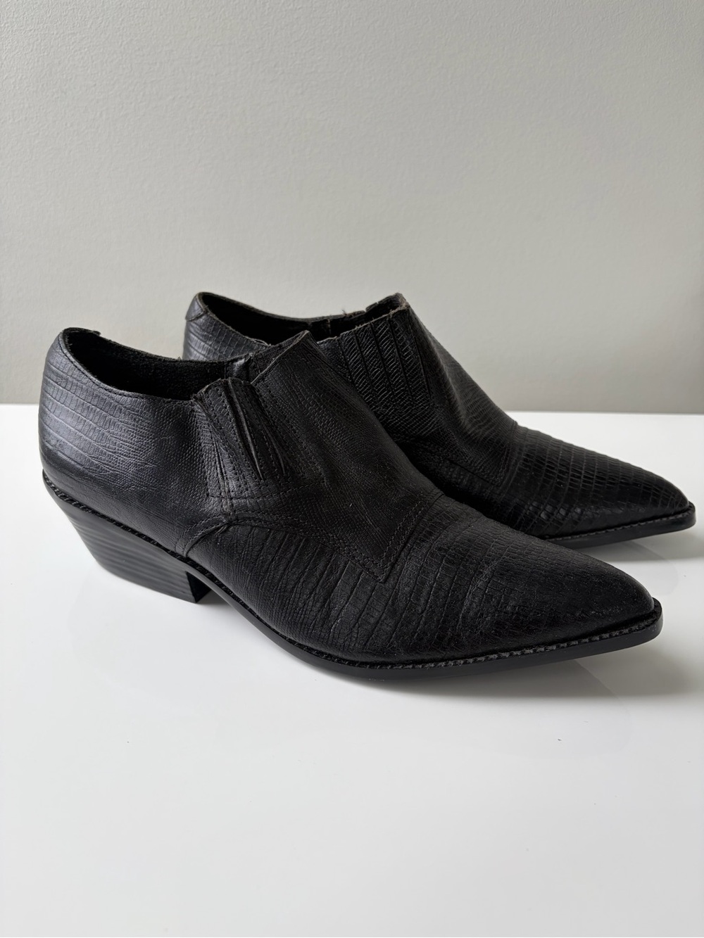 Vintage 90’s genuine leather pristine new booties